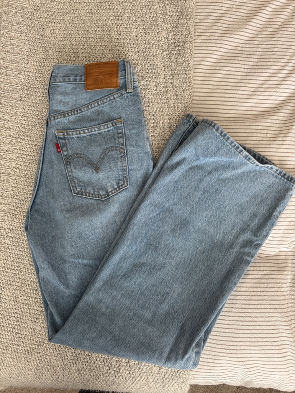 Levi’s Ribcage Wide Leg High-Rise Jeans - Picture 3 of 5